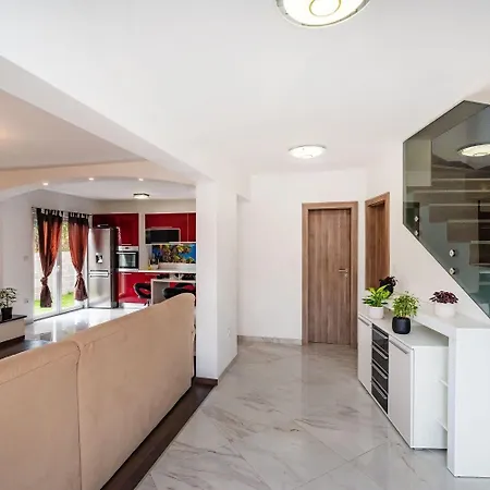 House Tome Vakantiehuis Nin